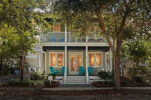 Exterior - NEW! 4 BR with en-suite baths, HEATED Pool, Bikes, Gated Community, close to shopping & beach (Seagrove Beach)