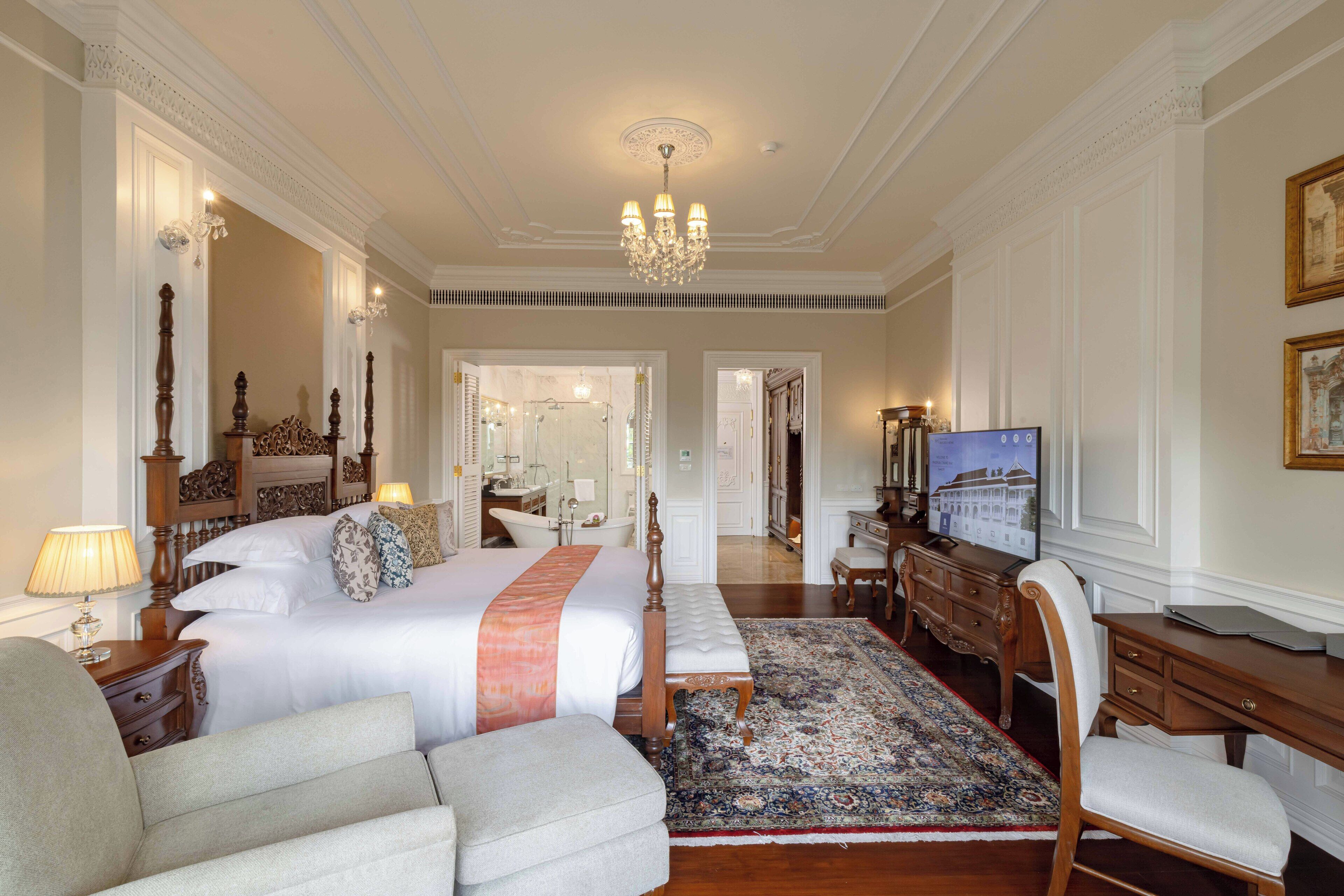 Zimmersafe, Schreibtisch, laptopgeeigneter Arbeitsplatz