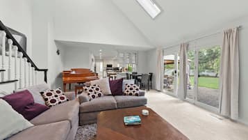 House, Multiple Beds, Patio, Garden View (The Gahanna Grand) | Living area | 42-inch flat-screen TV with digital channels