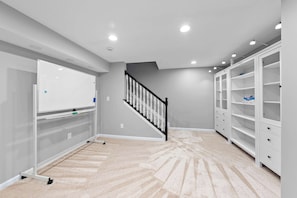 House, Multiple Beds, Patio, Garden View (The Gahanna Grand) | Interior