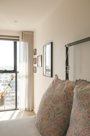 2 bedrooms, iron/ironing board, travel cot, free WiFi