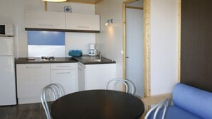 Coffee/tea maker, fridge, microwave, cookware/dishes/utensils - Chalet with Terrace for 5 Pers, Equipped Kitchen (Ribes)
