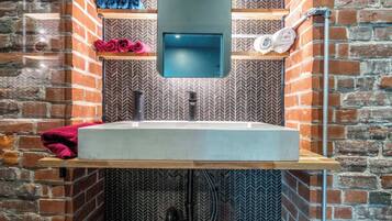 Apartment, 1 King Bed, Kitchen (Timeless on Main 2) | Bathroom | Towels