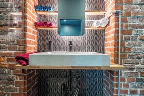 아파트, 킹사이즈침대 1개, 주방 (Timeless on Main 2) | 욕실 | 타월