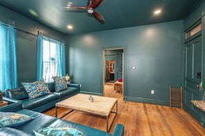 Apartment, 1 King Bed, Kitchen (Timeless on Main 2) | Interior