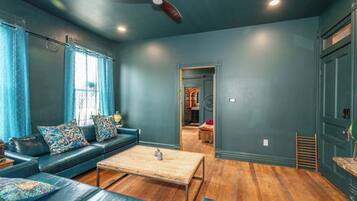 Apartment, 1 King Bed, Kitchen (Timeless on Main 2) | Interior