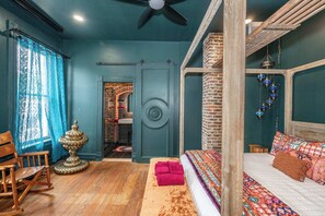 아파트, 킹사이즈침대 1개, 주방 (Timeless on Main 2) | 1 개의 침실, 각각 다른 스타일의 인테리어, 각각 다르게 가구 비치