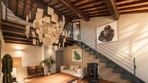 Interior - Stunning Loft nestled in the Tuscan countryside 15 minutes walk from the center. (Toscana)
