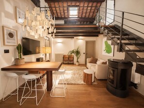 TV - Stunning Loft nestled in the Tuscan countryside 15 minutes walk from the center. (Toscana)