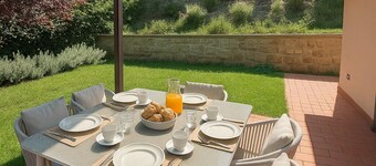 Stunning Loft nestled in the Tuscan countryside 15 minutes walk from the center.