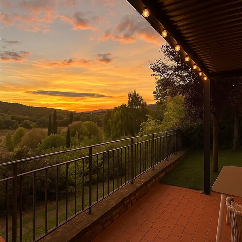 Stunning Loft nestled in the Tuscan countryside 15 minutes walk from the center.
