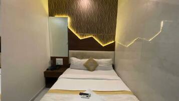 Escritorio, espacio para trabajar con un portátil, wifi gratis