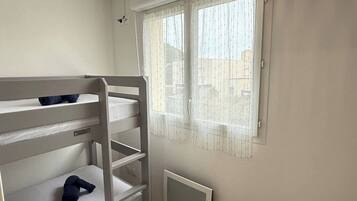 House | 2 bedrooms, iron/ironing board, bed sheets