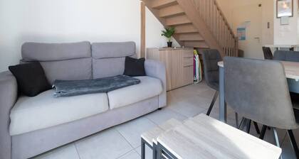 Family Home With Pool Near Beach