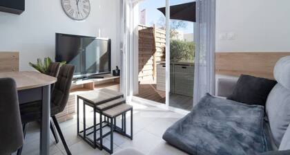 Family Home With Pool Near Beach