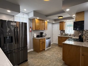 House, Garden View | Private kitchen | Coffee/tea maker, electric kettle - Orchard Way (Yeadon)