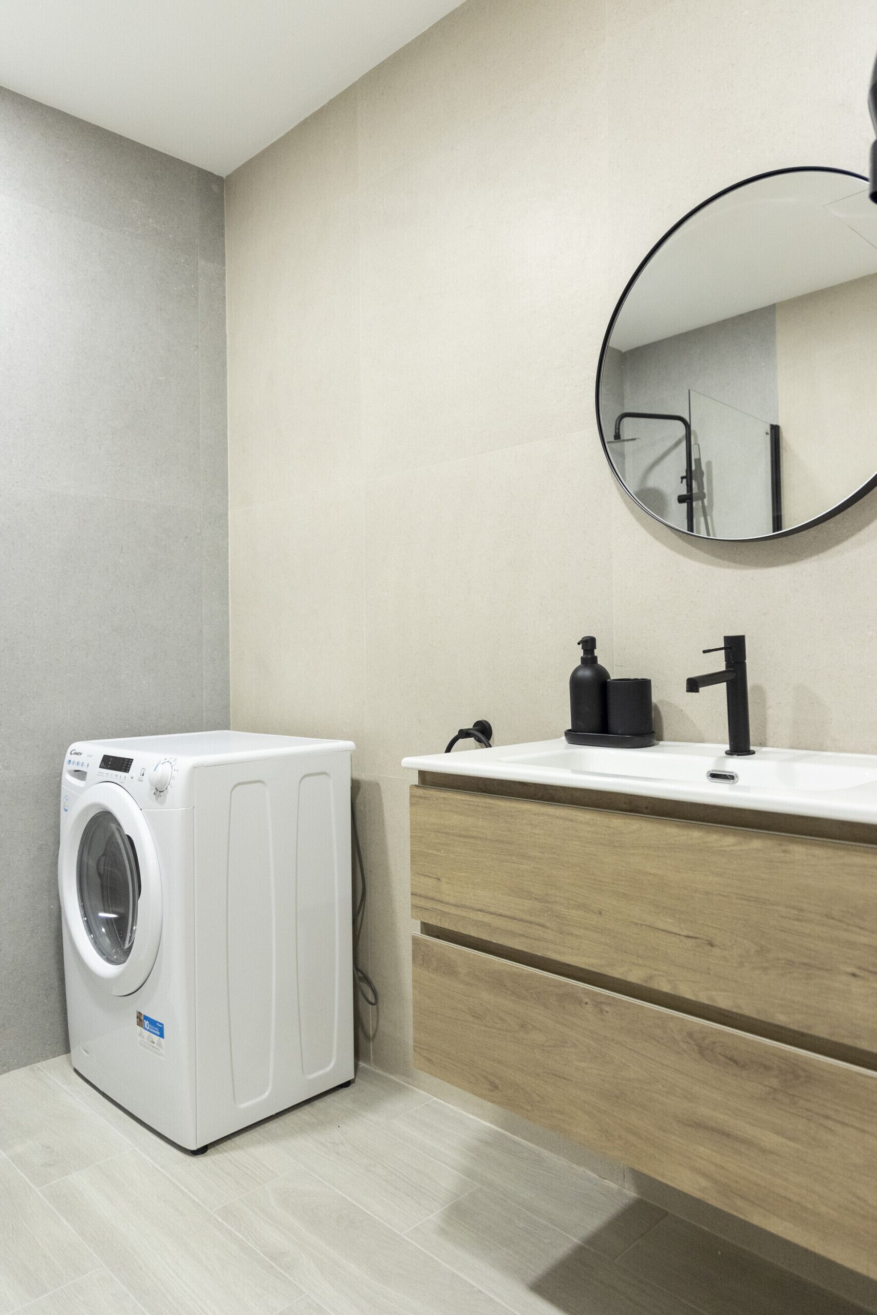 Dusch, hårtork och handdukar