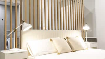 Iron/ironing board, bed sheets