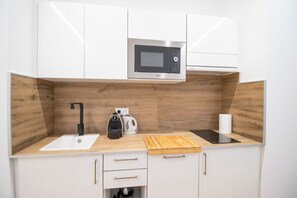 Fridge, microwave, dishwasher, coffee/tea maker - Bedtime Suites 2 by Concept Flats (Valencia)