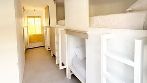 1 bedroom, bed sheets - Single capsule in room of 16 capsules (El Palmar de Vejer)