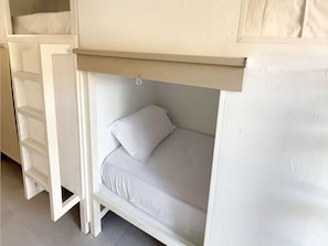 1 bedroom, bed sheets