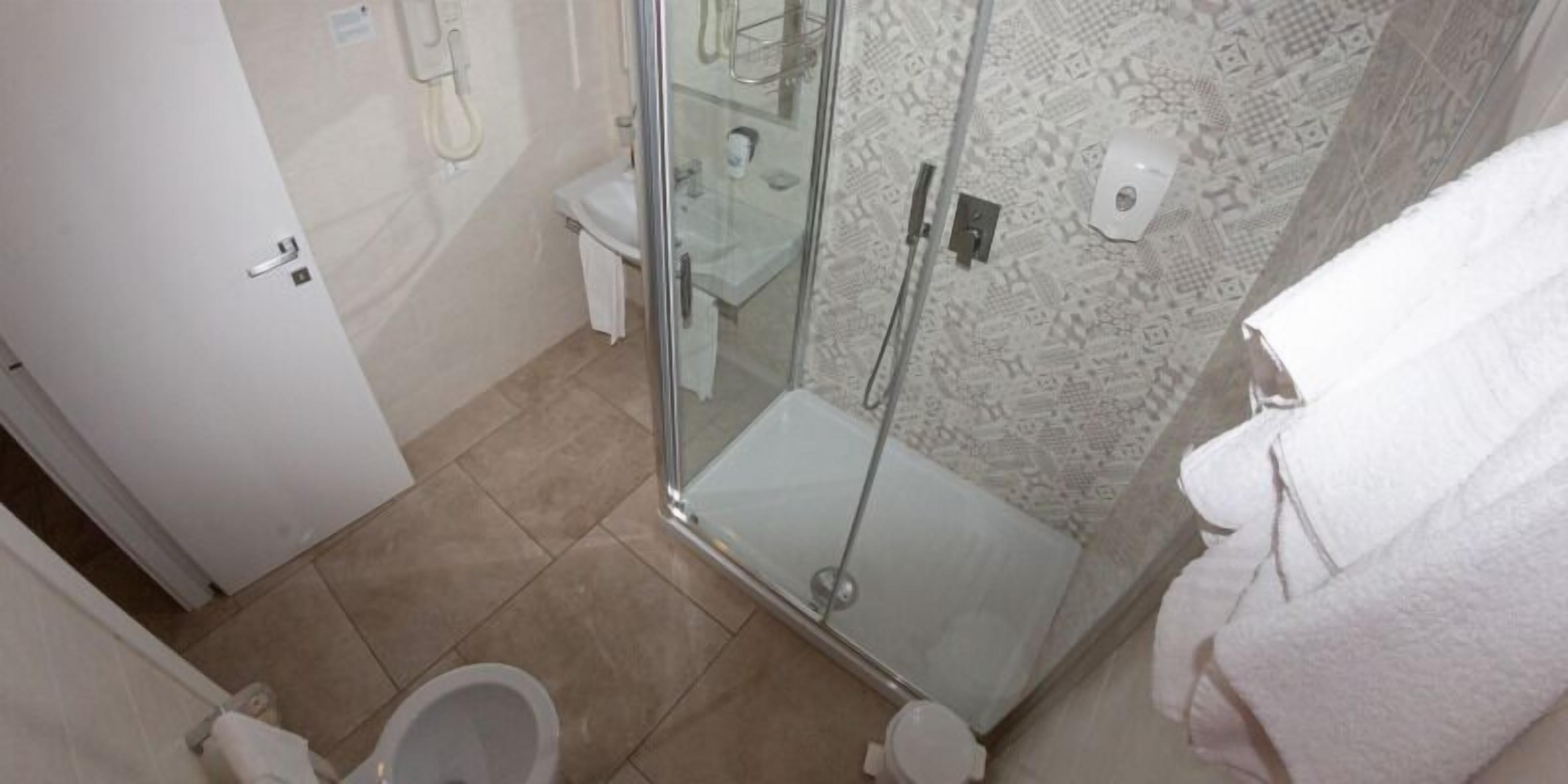 Comfort Double Room | Bathroom | Shower, hair dryer, towels, soap