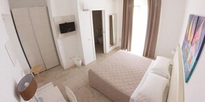 Habitación Confort doble | Caja fuerte, escritorio, cortinas opacas y sistema de insonorización