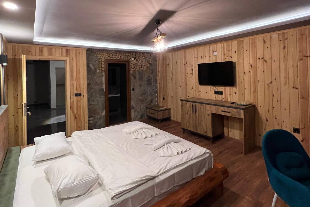 Suite, River View | Free WiFi