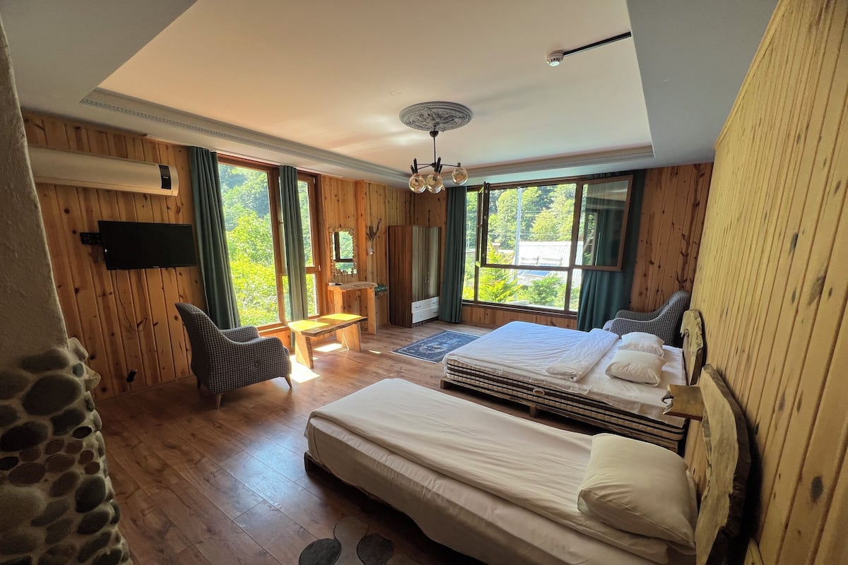 Deluxe Room, River View | Free WiFi