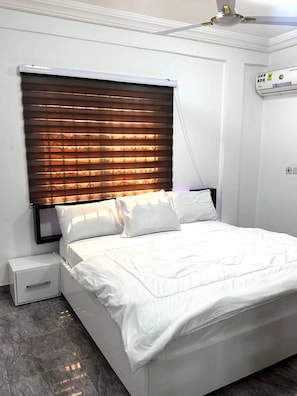 Iron/ironing board, WiFi, bed sheets