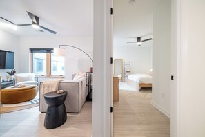 Svit - 1 queensize-säng - icke-rökare | Mörkläggningsgardiner, gratis wi-fi och sängkläder