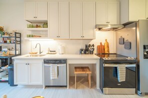 Suite, 1 Bedroom, Non Smoking | Private kitchen