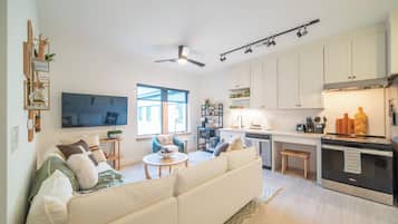 Suite, 1 Bedroom, Non Smoking | Living area