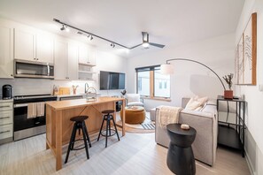 Suite, 1 Queen-Bett, Nichtraucher | Eigene Küche