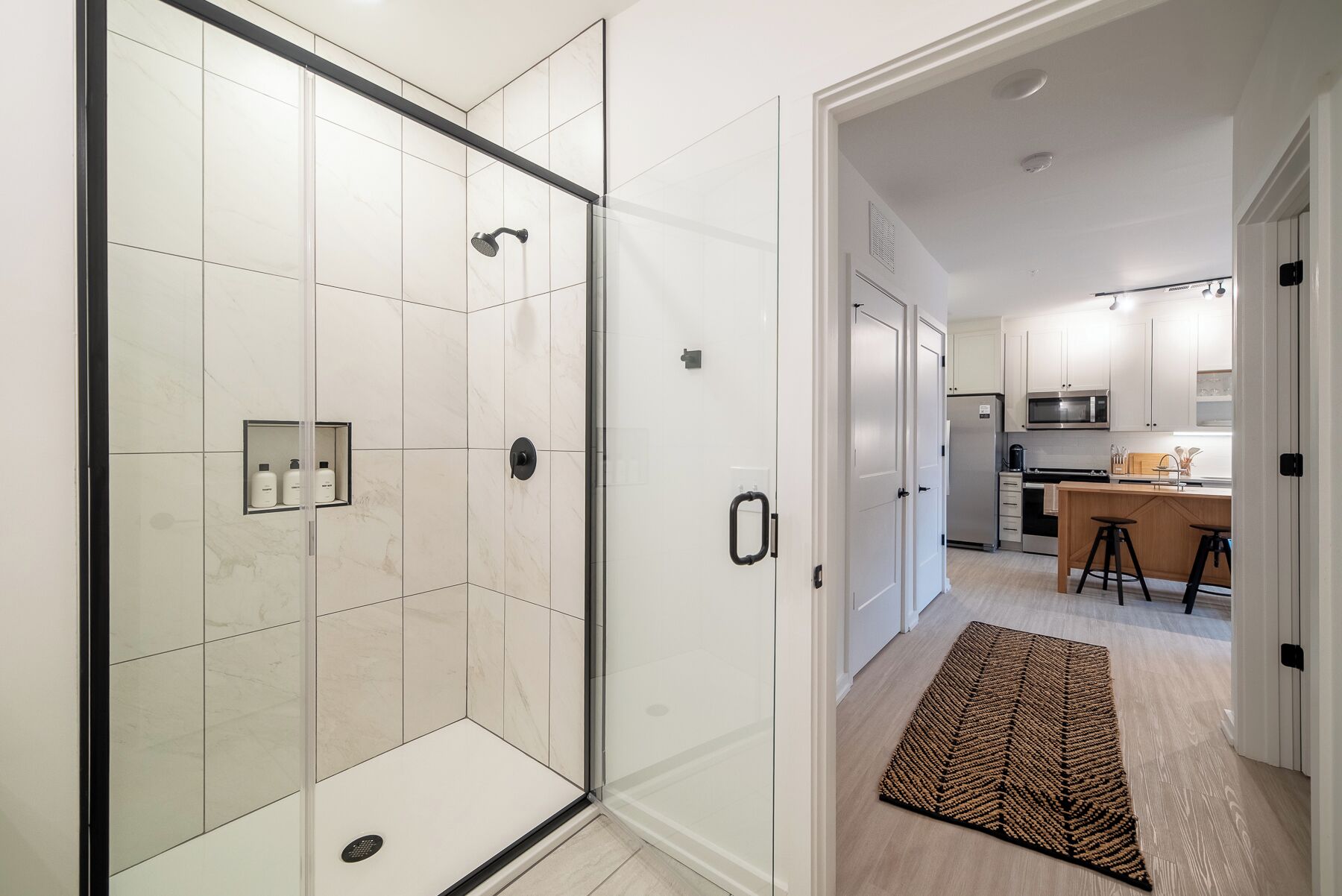Suite, 1 Queen Bed, Non Smoking | Bathroom