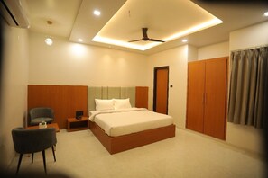 Quarto casal luxo | Quartos à prova de som, ferros/tábuas de passar roupa