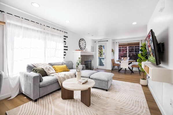 テレビ、書斎 / ワークスペース