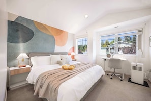 2 bedrooms, desk, iron/ironing board, WiFi - Modern 2BR Gem , Near UW & Lake Trails & Garage (Seattle)