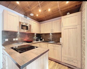 Fridge, microwave, oven, stovetop - Le Corbier, your sunny T3 at the foot of the slopes, ideal for the whole family! (Villarembert)