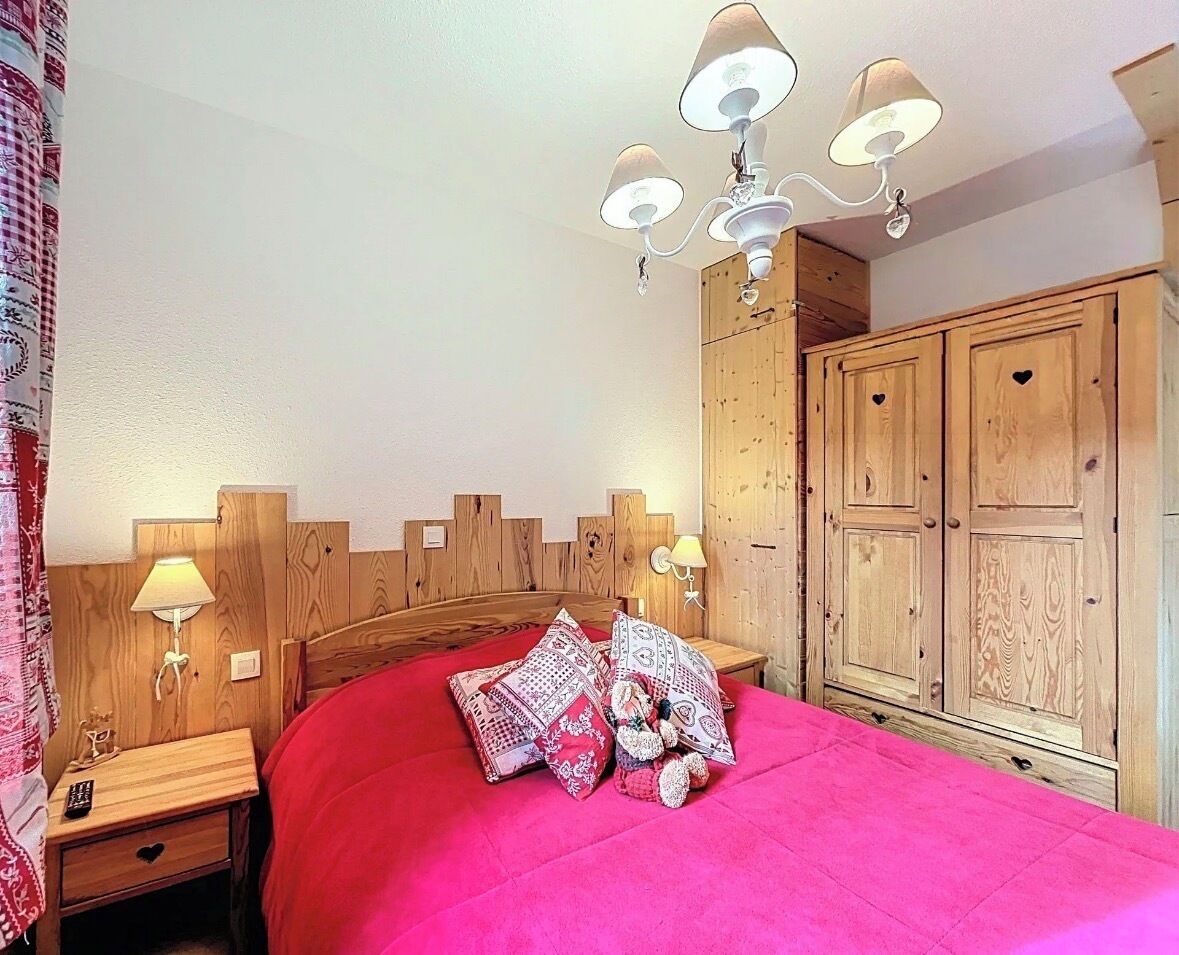 2 Schlafzimmer, Reisekinderbett