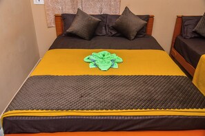 Egyptian cotton sheets, premium bedding, free WiFi - Temple View Residency (Thirukkadaiyur)