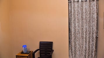 Chambre Double Deluxe | Draps en coton égyptien, literie de qualité supérieure, Wi-Fi gratuit