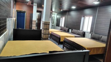 Cottage | Egyptian cotton sheets, premium bedding, free WiFi