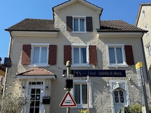 Vista frontal de la propiedad