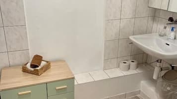 Apartment, 2 Schlafzimmer, Nichtraucher, Stadtblick | Badezimmer