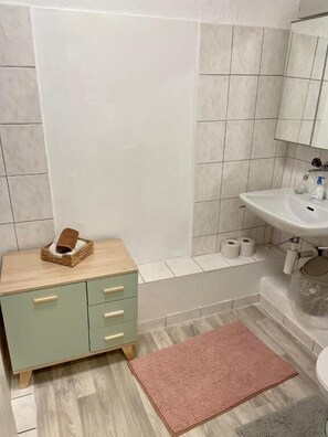 Apartment, 2 Bedrooms, Non Smoking, City View | Bathroom | Hair dryer, towels, soap, shampoo - BLISS Basel Residence (Binningen)