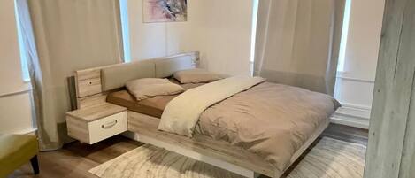 Desk, laptop workspace, iron/ironing board, free WiFi