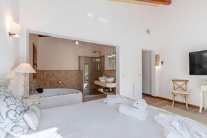 5 habitaciones, tabla de planchar con plancha, wifi y ropa de cama