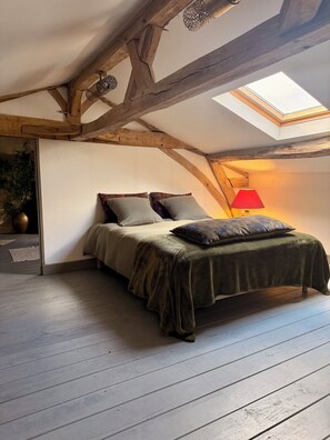 4 chambres, fer et planche à repasser, Wi-Fi, draps fournis