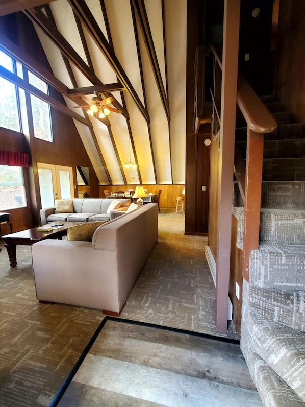Signature Chalet, 3 Bedrooms, Patio, Mountainside | Living room | 32-inch Smart TV with cable channels, fireplace
